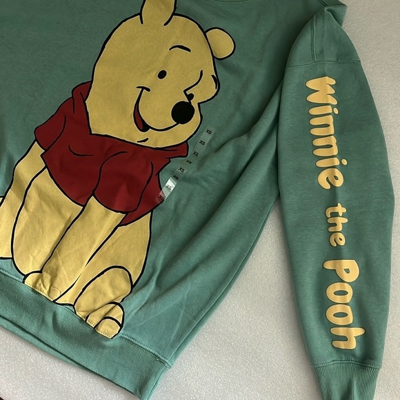 🆕 Disney’s Winnie the Pooh Sweatshirt Green Size XS - Picture 6 of 11